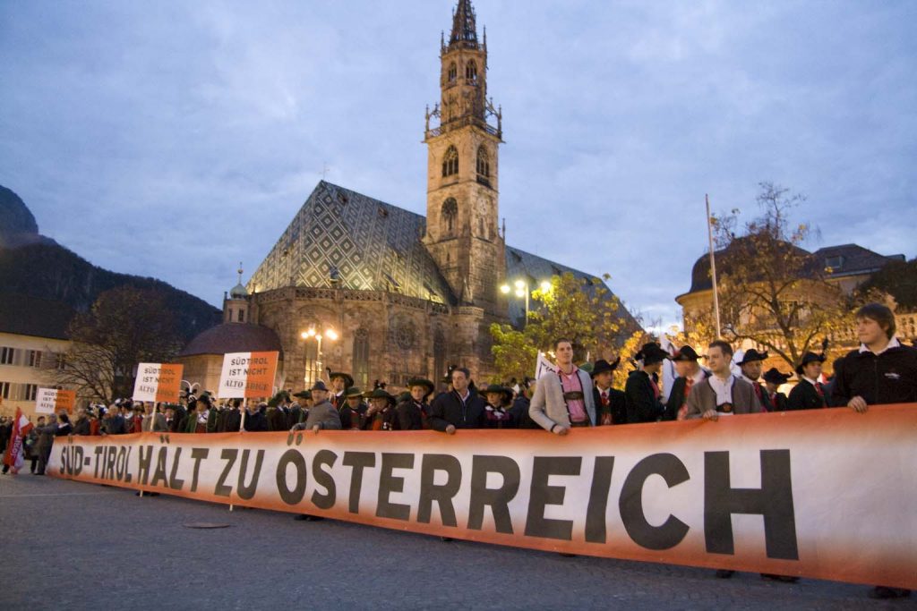 Süd-Tirol hält zu Österreich